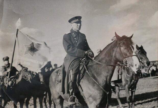 Он был единственным кавалеристом, который стал дважды Героем СССР