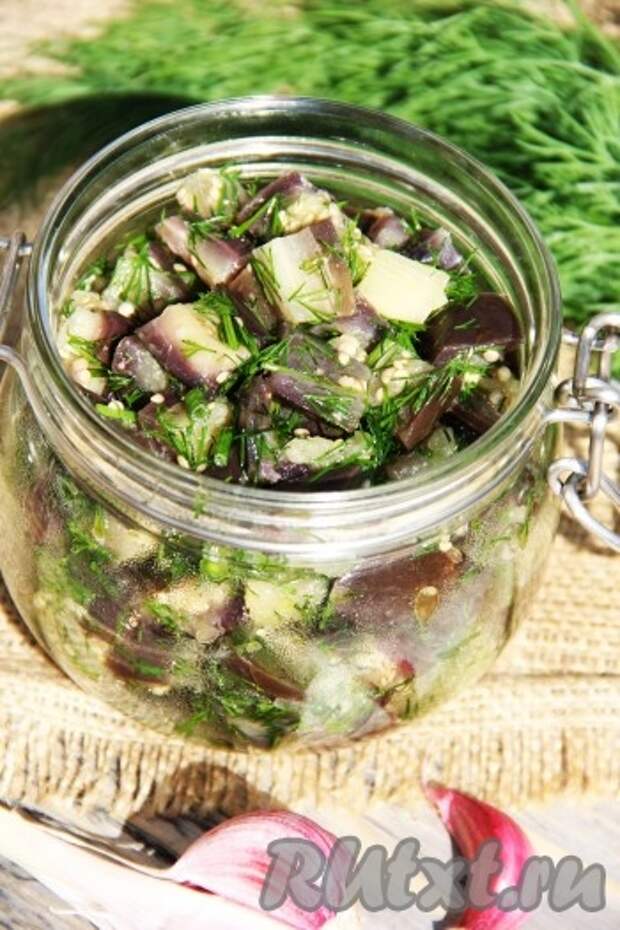 Уже в обед вы можете наслаждаться вкусной, пикантной закуской. Хранить маринованные баклажаны быстрого приготовления в холодильнике, кушать их можно в течение 2 недель, правда, мы съедаем за день. 