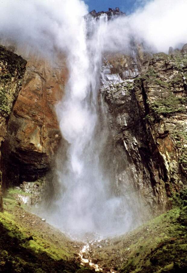 Анхель (исп. Salto Angel) — самый высокий в мире водопад