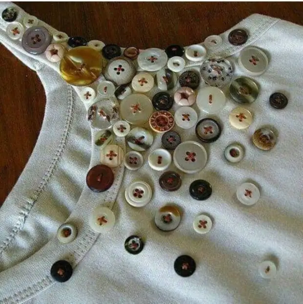 Вышивка пуговицами на одежде