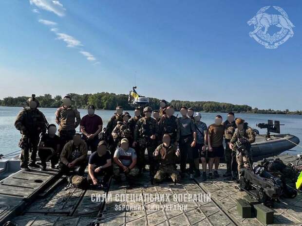Украинцы установили флаг на Змеином. Но есть нюансы... Украинцы установили флаг на Змеином. Но есть нюансы...