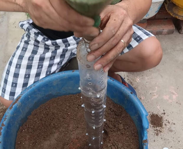 Как сделать цветочный водопад в саду из пластиковых бутылок