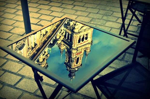 amazing-reflections-optical-illusions-35-5836d92e26a5a__700