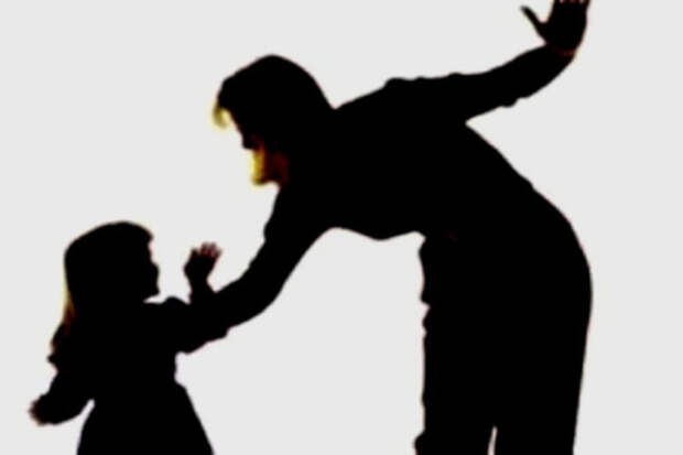 Ученики уральской частной школы заявили о тюремных порядках, побоях и клятвах на Библии