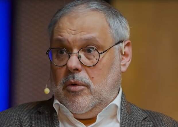 «Мы — высшее сословие, а вы крепостные»: Хазин раскрыл, зачем российские чиновники копят миллиарды на счетах