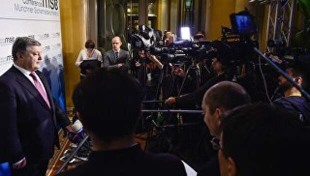 Президент Украины Петр Порошенко отвечает на вопросы журналистов на 53-й Мюнхенской конференции по безопасности