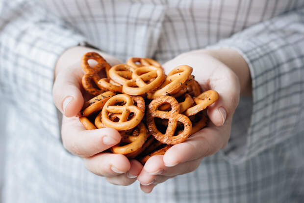 Мужчина разбогател на 15,4 миллиона рублей из-за любви к кренделькам