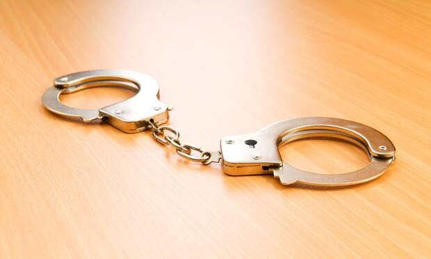 Трое жителей Северодвинска предстанут перед судом за наркотики, грабеж и серию краж