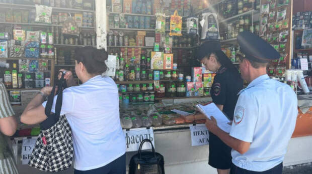Нелегальных торговцев выявили на рынке в Севастополе