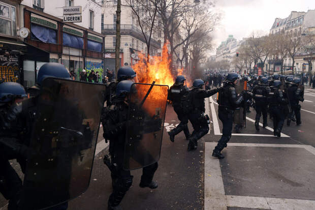 Figaro: французская полиция задержала на акции протеста в Ренне 25 человек