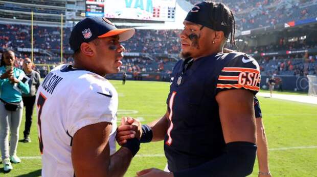 russell wilson and justin fields shaking hands