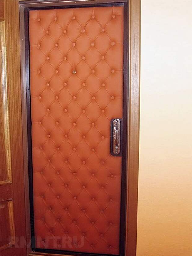 Входная дверь, обитая дерматином