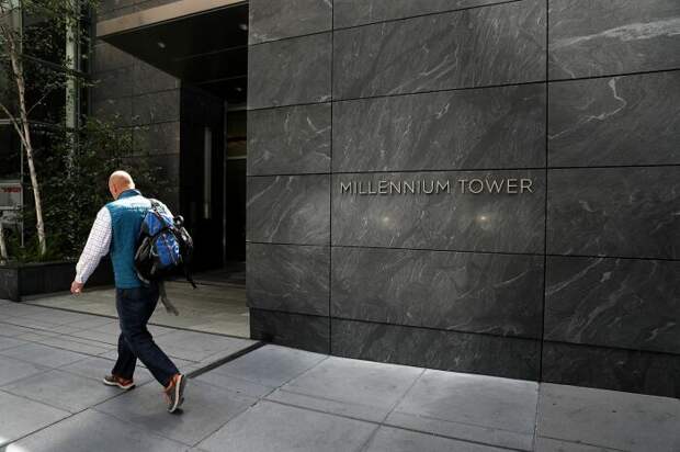 Даже тротуар стал волнистым (Millennium Tower, Сан-Франциско). | Фото: durangoherald.com.