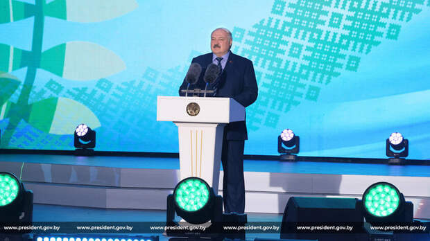 Лукашенко призвал русских и украинцев купить за гроши землю в белорусских сёлах