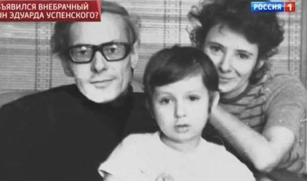 Валентин Постников с мамой и отчимом