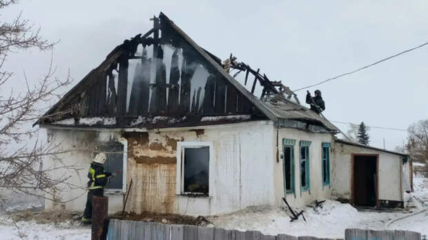 В алтайском селе после пожара из-за печи обнаружили тело пожилого мужчины