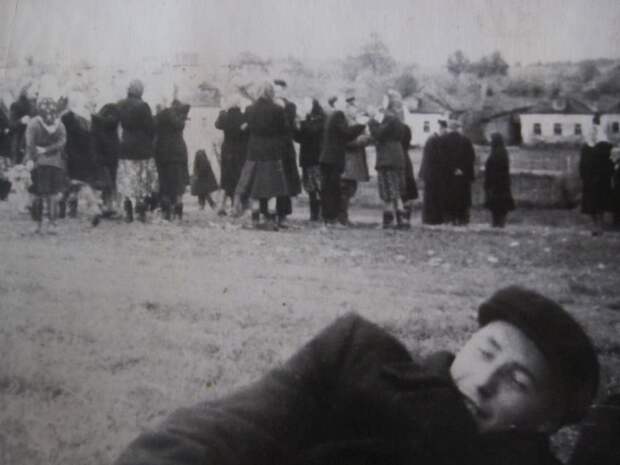 Праздничное гуляние в Пустом Ярославле. 1950-60-е. / Артем Локалов