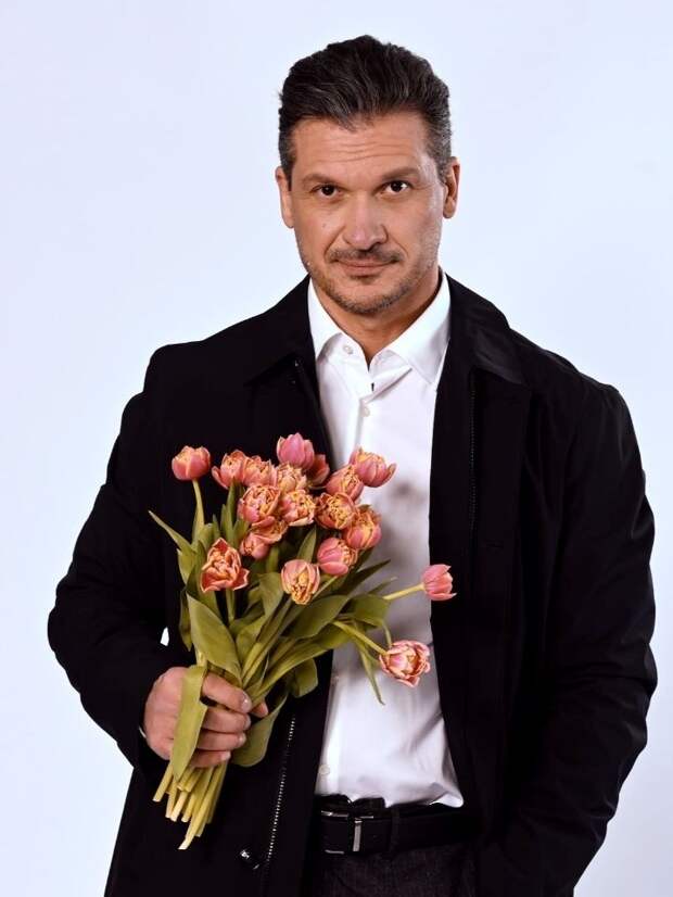 Актер Владимир Бутенко поздравил женщин с 8 марта!