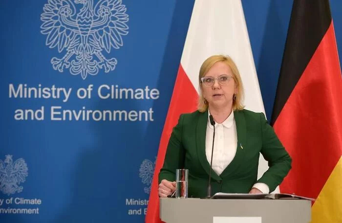 Польша предостерегает Еврокомиссию от принуждения: «Наш газ никто не получит» Политика, Евросоюз, Газ, Бизнес, Польша, Перевел сам