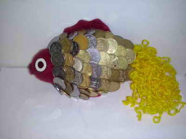 Золотая рыбка из монет