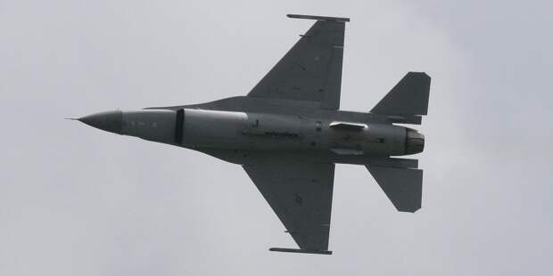 Американский истребитель F-16 представлен на Международном аэрокосмическом салоне Сингапур Аэрошоу 2008 - ИноСМИ, 1920, 24.07.2025