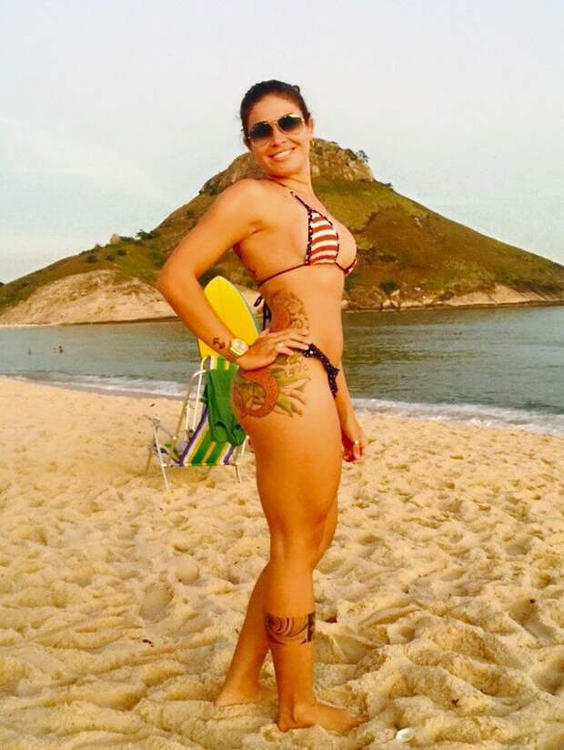 Самая сексуальная уборщица Бразилии бразилия, дворник, девушка