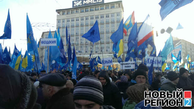 Новый Регион: В центре Киева начались баталии сторонников и противников Януковича – пока что словесные