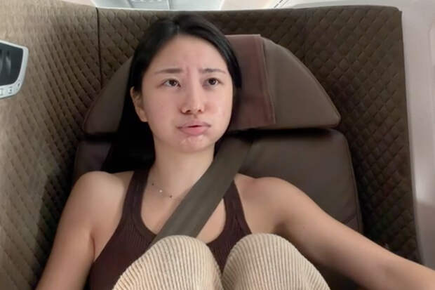 Блогерша сняла свою истерику в самолете на видео и столкнулась с осуждением в сети