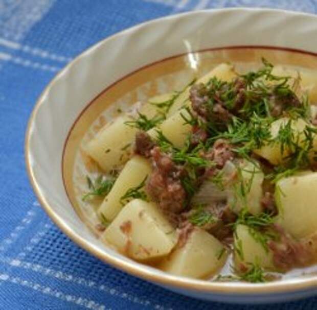 Картошка с тушенкой - сытно, быстро и без лишних затрат!