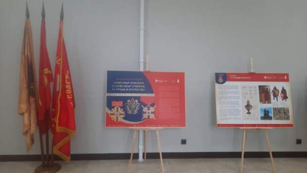 Реплики советских военных знамён