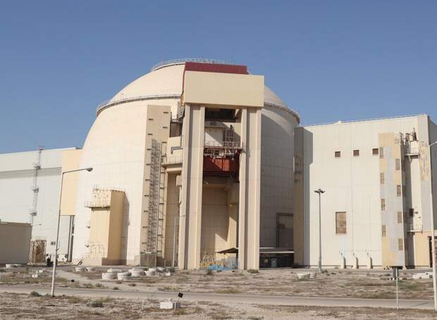 Власти Ирана заявили о попадании снаряда по территории АЭС «Бушер»