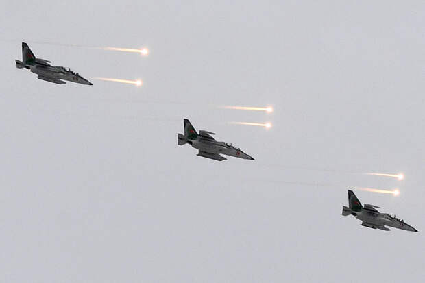 МО: штурмовики Су-25 атаковали неуправляемыми авиаракетами позиции ВСУ