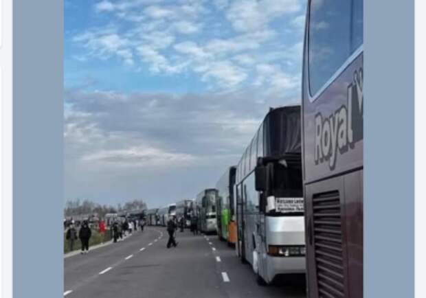 «Они пожирают нас четыре года!». В Чехии тысячи граждан требуют изгнать из страны украинских беженцев и выставить заслон из армии на границе