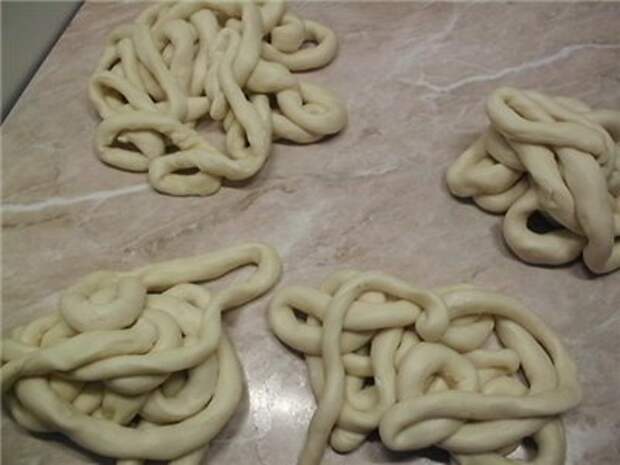 Жгуты из теста