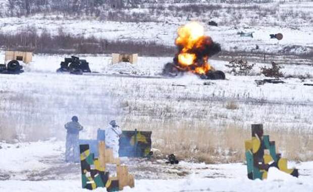 На фото: украинские военнослужащие отрабатывают применение американских гранатометов M141 Bunker Defeat Munition (SMAW-D). Архив.