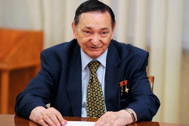 Валерий Быковский.