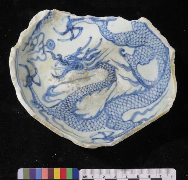 В Сингапуре нашли уникальные осколки фарфора династии Юань