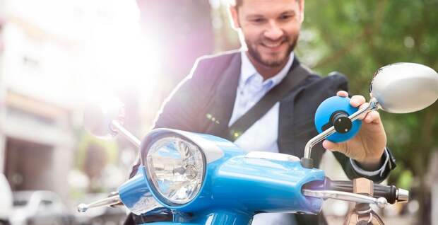 TomTom предлагает первый навигатор для скутеров Vio
