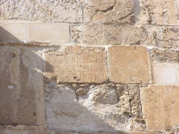 На третьем слайде - текст