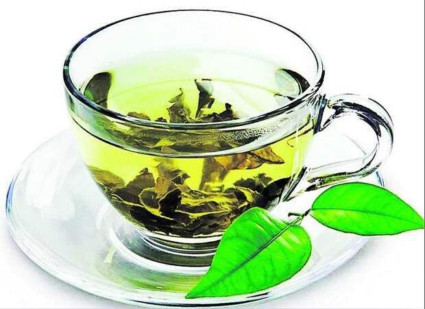 Зеленый чай эффективно смывает мейкап и придает коже сияния. / Фото: magpara.ru