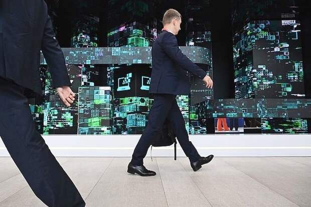 Топ-менеджеры Пенсионного фонда "жируют" за счет народа: Миронов пожаловался на их высокие зарплаты и призвал это исправить