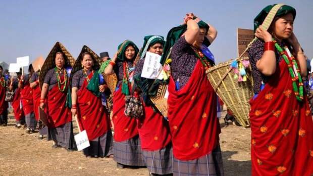 женщины из народности гурунг в Непале