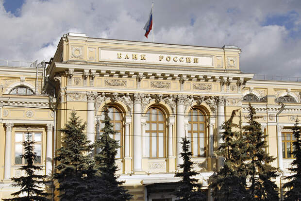 Россияне забирают валюту из банков