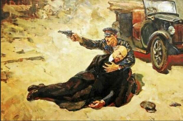 Первым из советских вождений от покушения пострадал Ленин. 