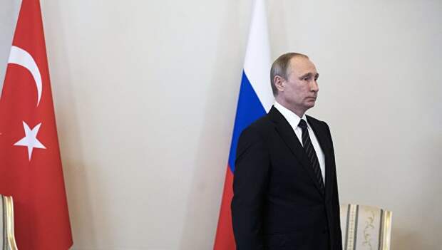 Президент России Владимир Путин перед началом встречи с президентом Турции Реджепом Тайипом Эрдоганом в Санкт-Петербурге. 9 августа 2016