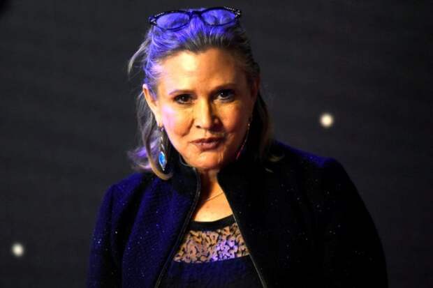 60-летней Кэрри Фишер стало плохо во время перелета из Лондона в Лос-Анджелес