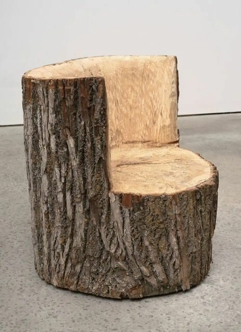 кресло из пня дерева