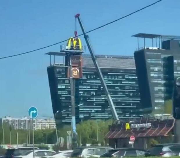 Макдоналдс уходит совсем, но одной ногой и двумя буквами в России все же остаётся