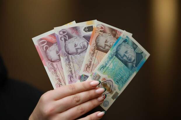 В Британии вводятся в обращение банкноты с изображением Карла III