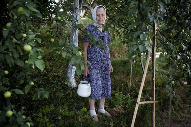 15 уникальных фотографий из жизни российской глубинки aunties03 15 уникальных фотографий из жизни российской глубинки